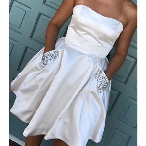 White  Size 4 Cocktail dress